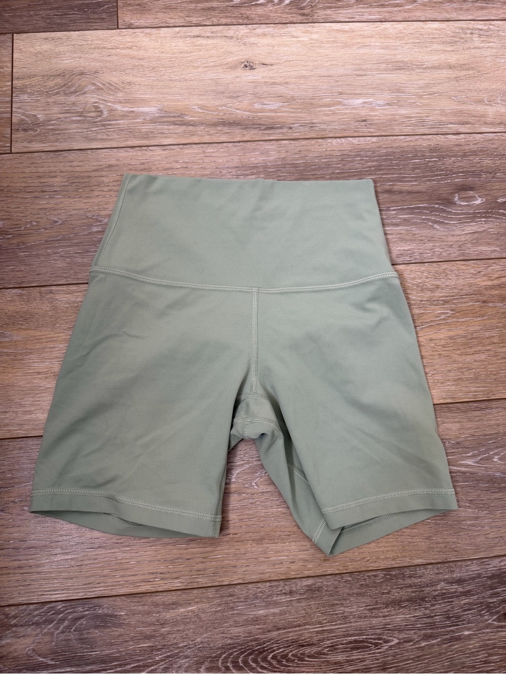 lululemon Athletic Align high-rise shorts in a sage green color Sz 4
